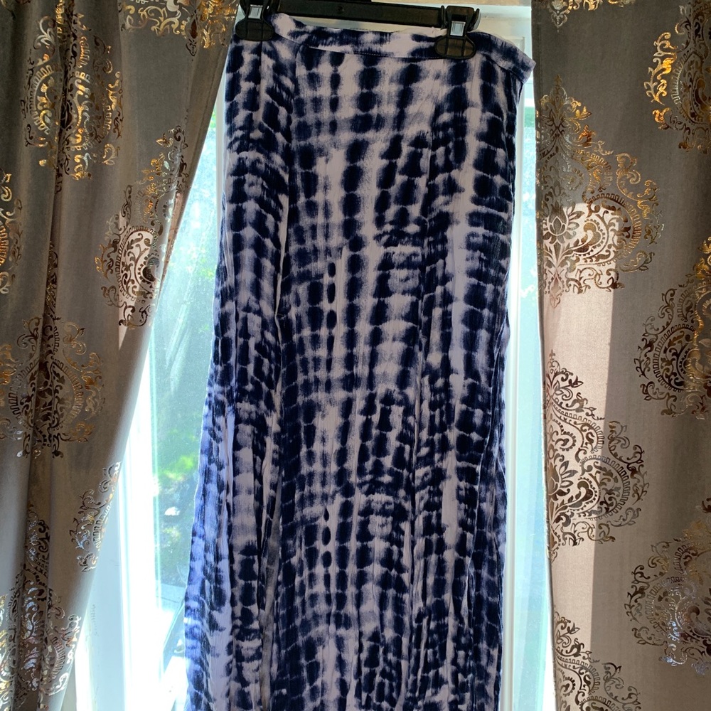 Forever21 long tie dye skirt size S. Navy Blue
